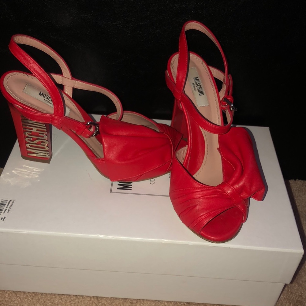 Red pumps